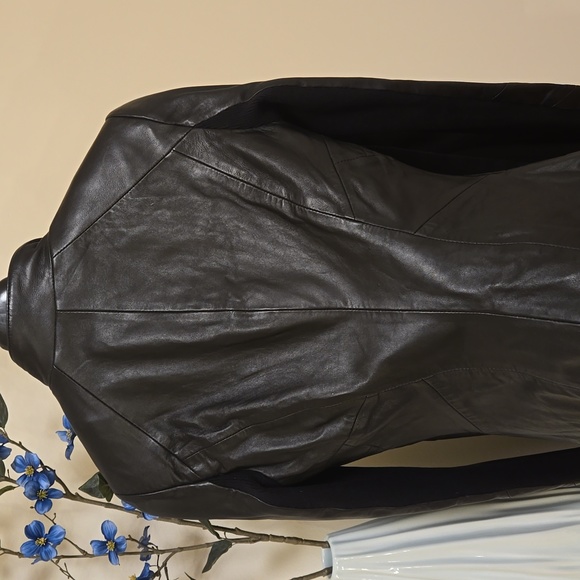 Moving Sale: NWT $549 100% gorgeously soft leather jacket, 90s vintage inspired - Picture 5 of 9